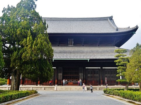 Ancient temple visit during Kyoto school trip